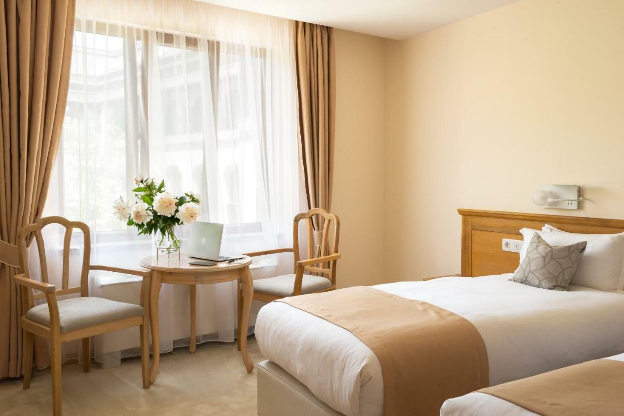 Family Hotel Anna Ruse Eksteriør billede